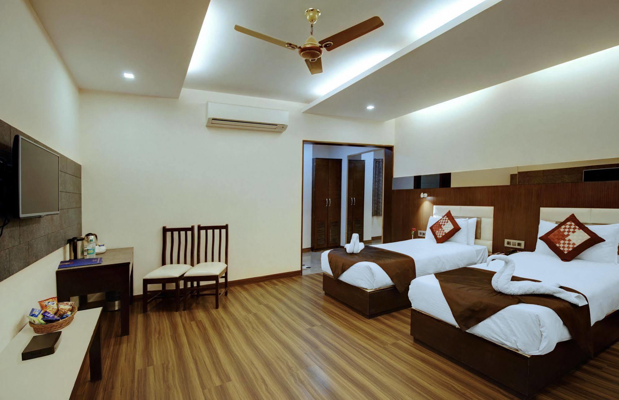 รุทรา วิลาส Hotel อัครา ภายนอก รูปภาพ