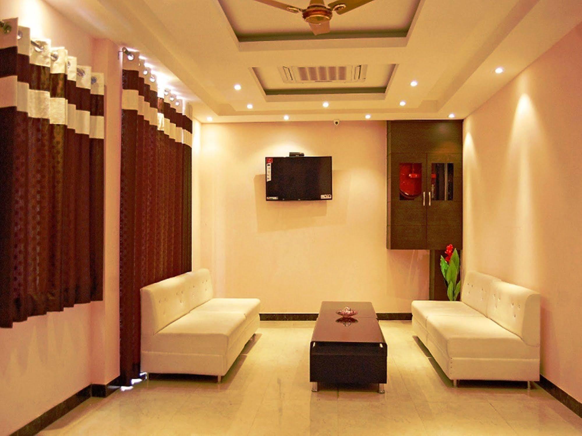 รุทรา วิลาส Hotel อัครา ภายนอก รูปภาพ
